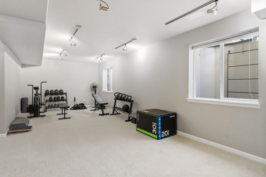 Spacious 5-Bedroom Home in Prestigious Fossil Ridge School District – Observatory Village, Fort Collins